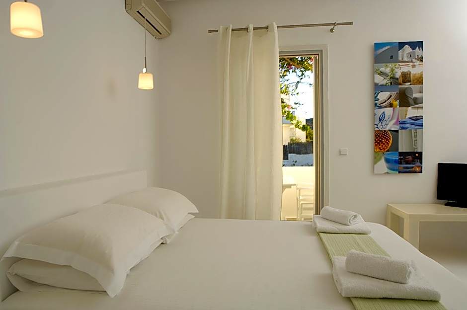 Kapetan Tasos Suites