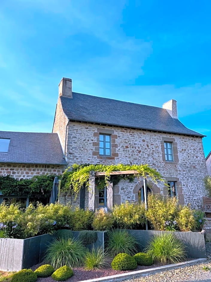 Manoir de la Nogrie - Chambre de charme avec accès privatif - Piscine chauffée sur domaine 5 étoiles