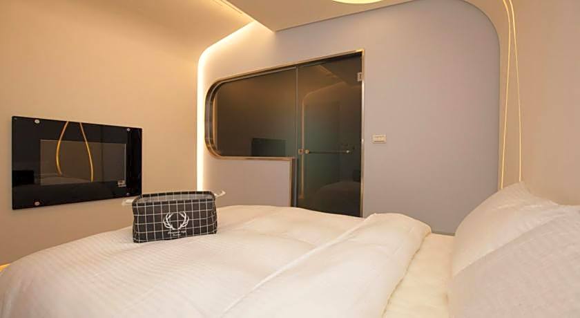 YA-NOLD HOT SPRING HOTEL