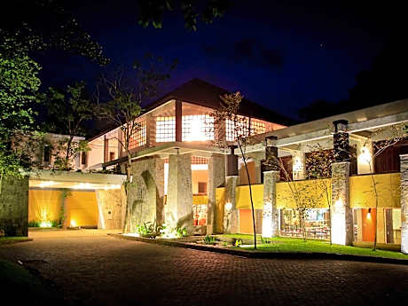Grand Udawalawe Safari Resort