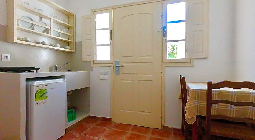 Anny Studios Perissa Beach