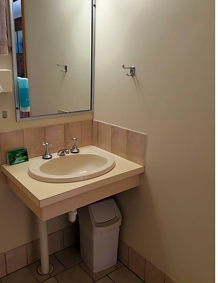 The Finley Palm Motor Inn