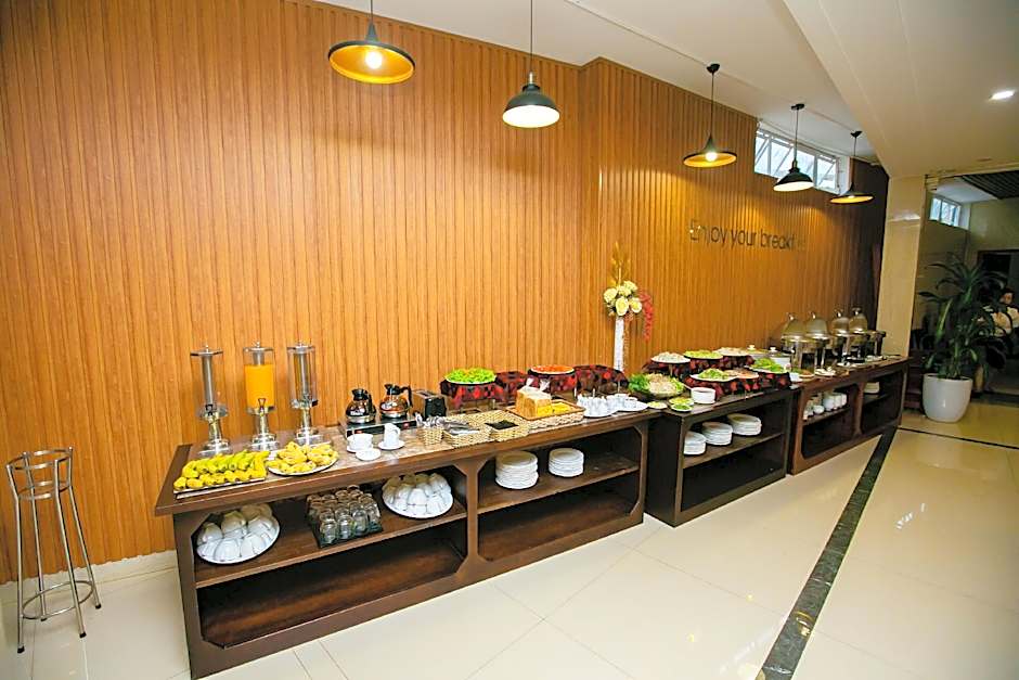 Le Centre Hotel