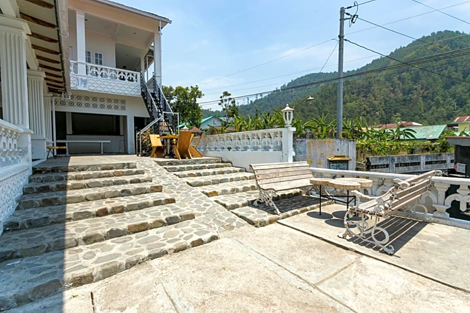 RedDoorz near Grojogan Sewu Tawangmangu