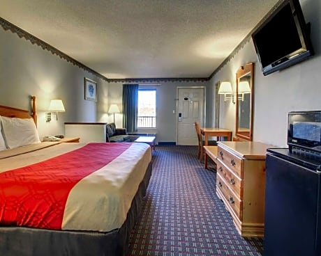 1 King Bed Smoking