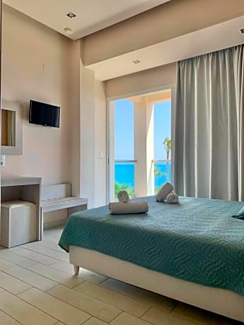 Comfort Triple Room with Sea View
