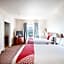 OYO Townhouse Clute Lake Jackson