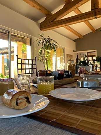 Le Patio, chambres d hôtes pour adultes en Camargue, possibilité de naturisme à la piscine,
