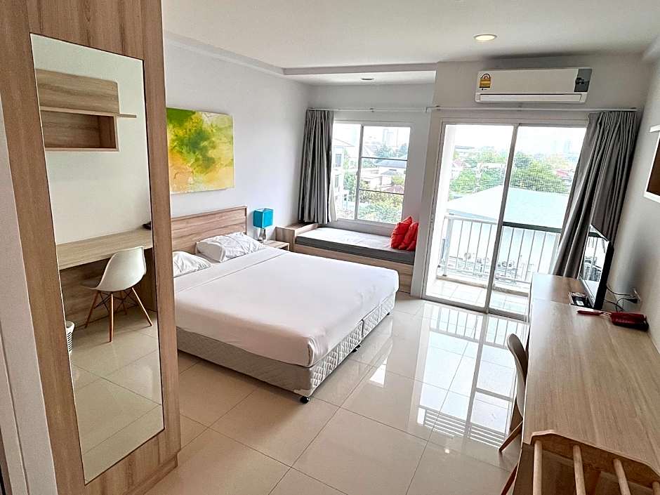 Des Res Hotel and Residence