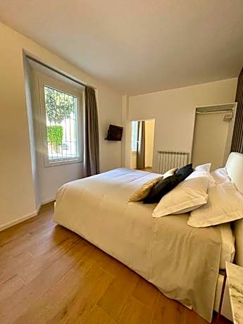 One-Bedroom Deluxe Apartment