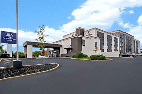 DoubleTree by Hilton St. Louis-Airport