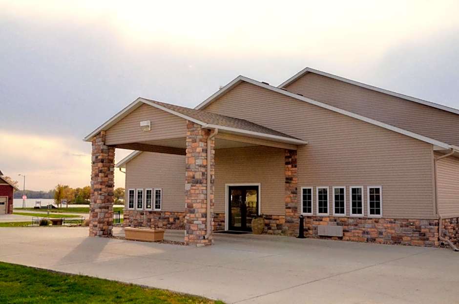 Cobblestone Inn & Suites - Lake View