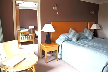 Family Room (2 Adults + 2 Children)