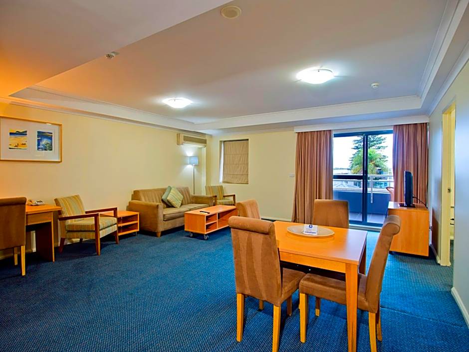 Oaks The Entrance Waterfront Suites
