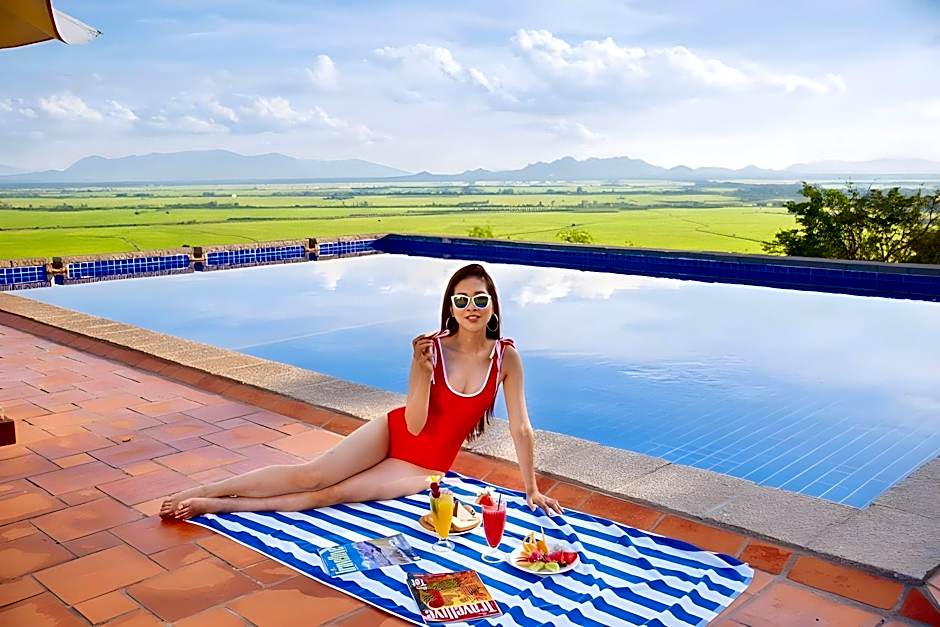 Victoria Nui Sam Lodge