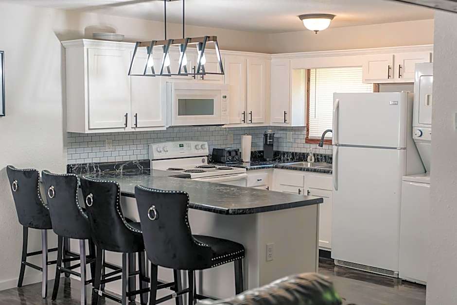 Anchor Inn and Suites