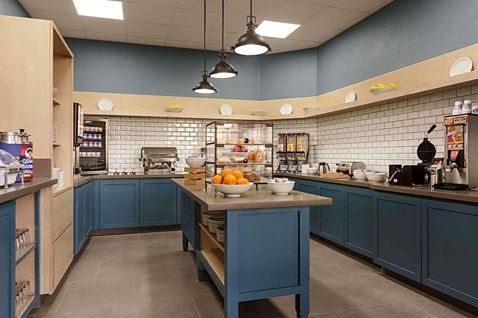 Country Inn & Suites by Radisson, Bakersfield, CA