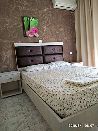 LAZAROS APARTMENTS