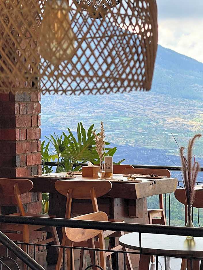 Caldera Hotel & Restaurant