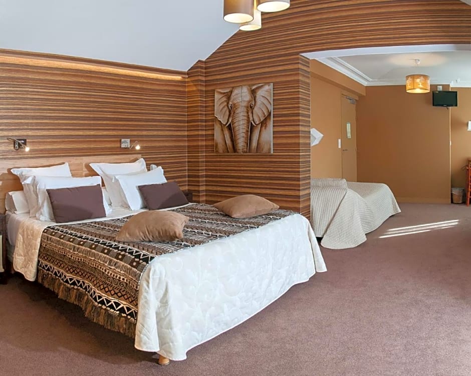 Logis Hotel Du Casino Restaurant Le Mathelia