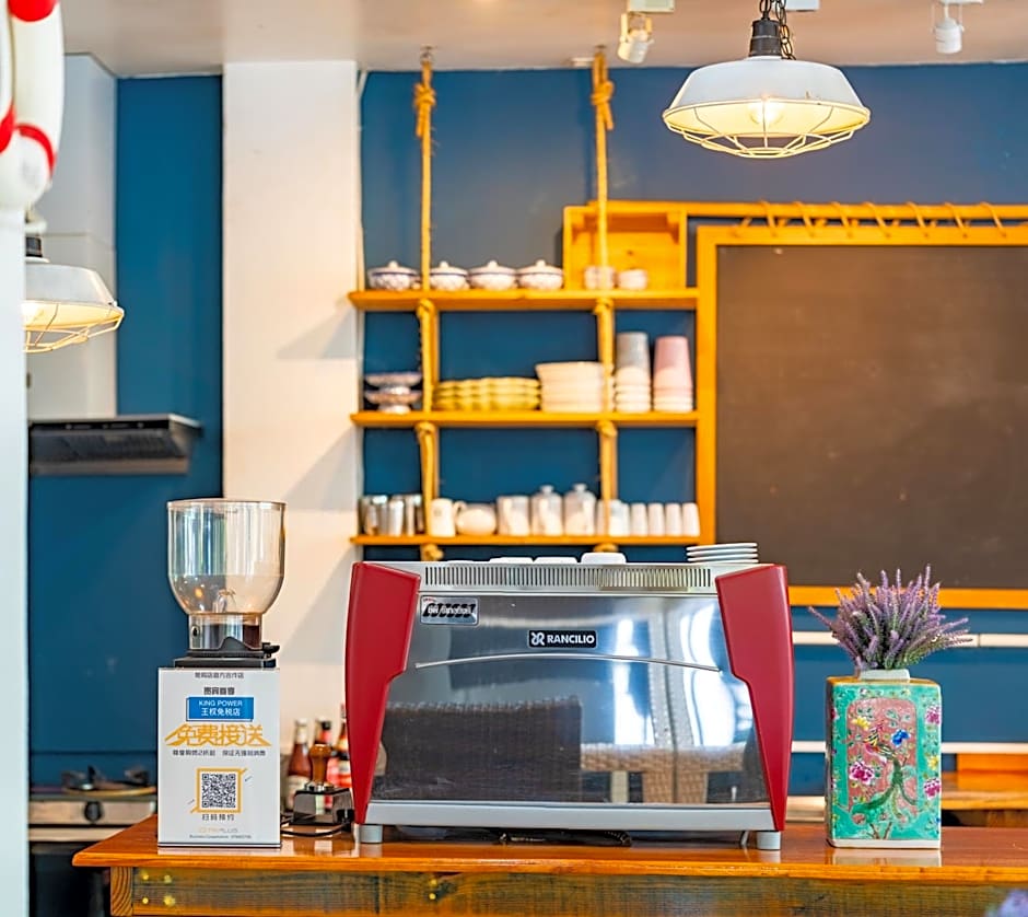 Meow Cat Cafe & Hotel