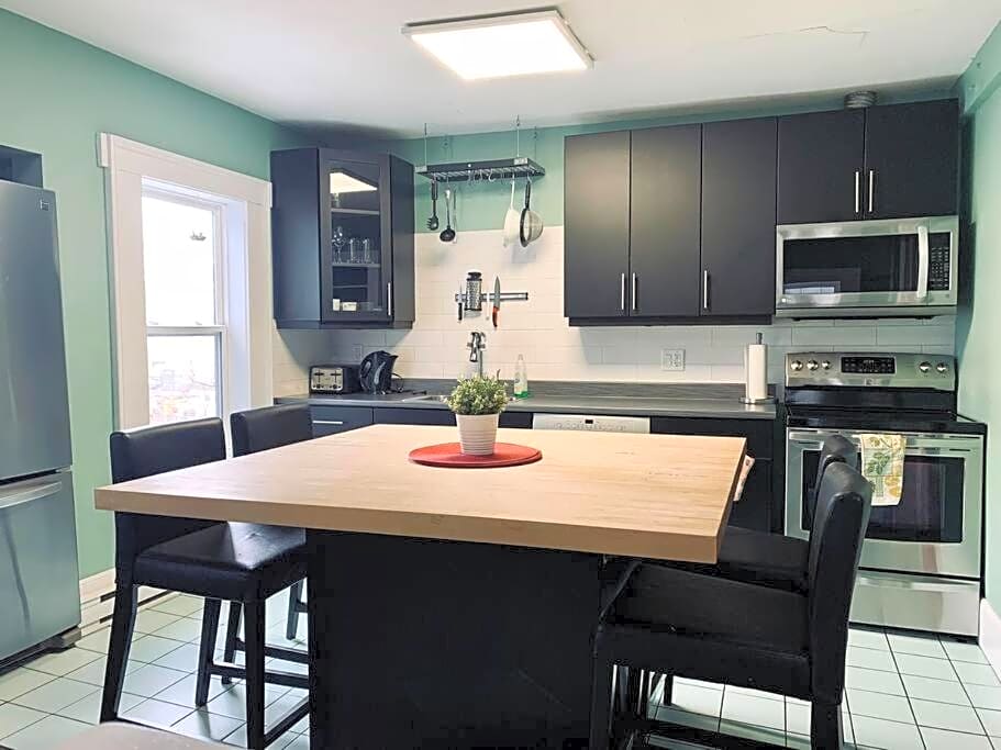 Comfy Apt, Top Floor, Excellent Kitchen