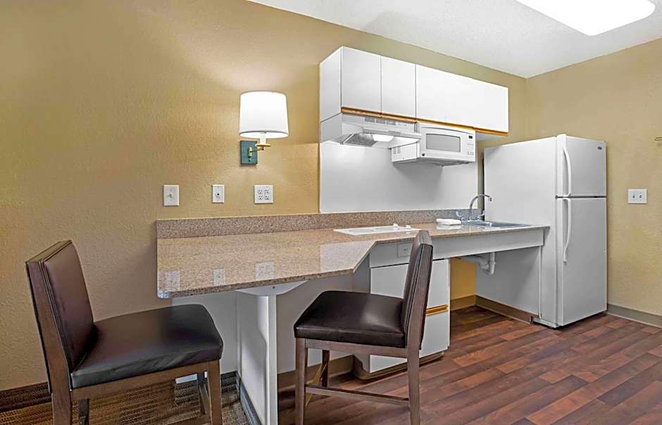 Extended Stay America Suites - Newark - Woodbridge
