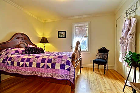 Double Room with Shared Bathroom