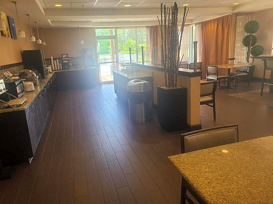 Dothan East Inn & Suites