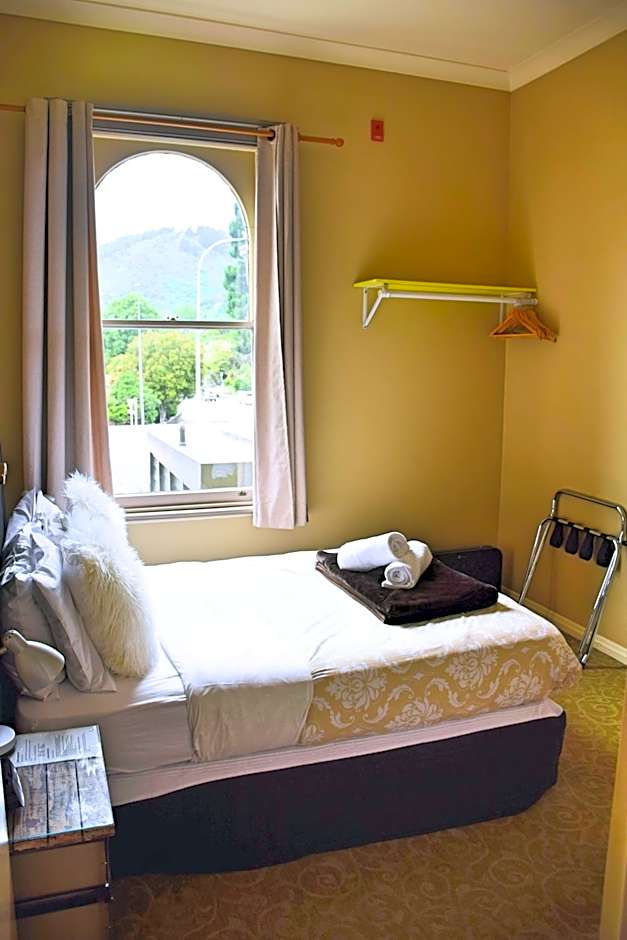 The Prince Albert Backpackers & Bar