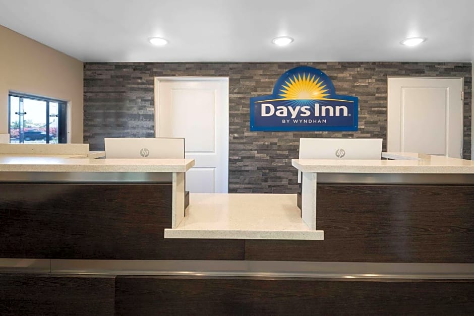 Days Inn by Wyndham Galt