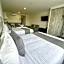 SR Hotel