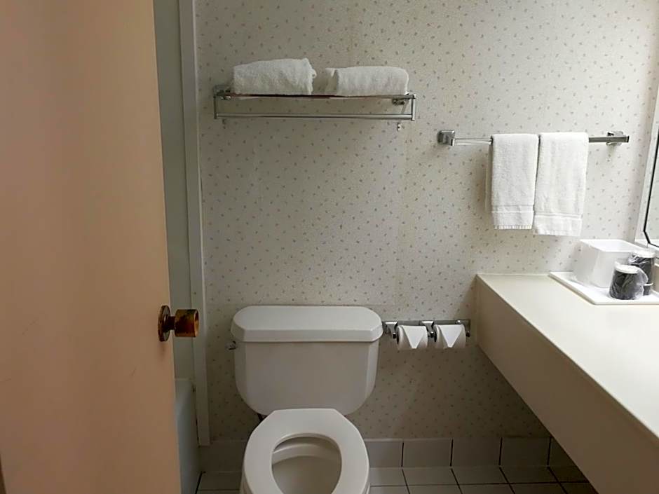 Mystic River Hotel & Suites