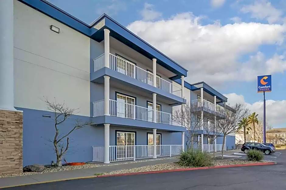 Comfort Suites Red Bluff Near I-5