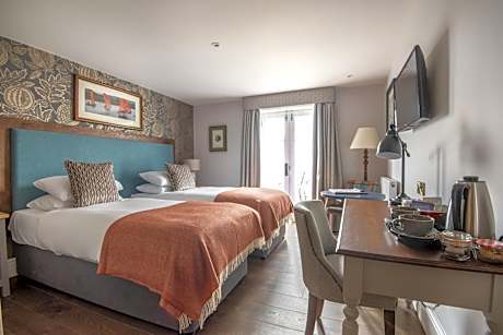 Deluxe Double Room with Shower