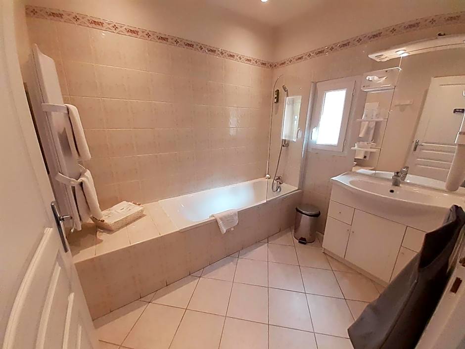 Logis Hôtel Restaurant Le Clos des Capitelles