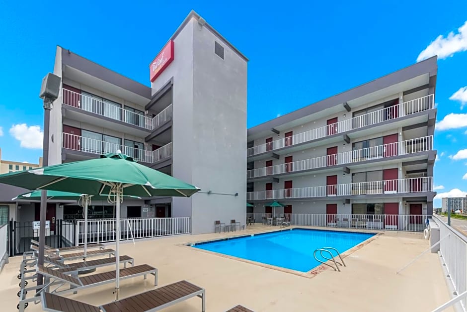 Red Roof PLUS & Suites Virginia Beach - Seaside