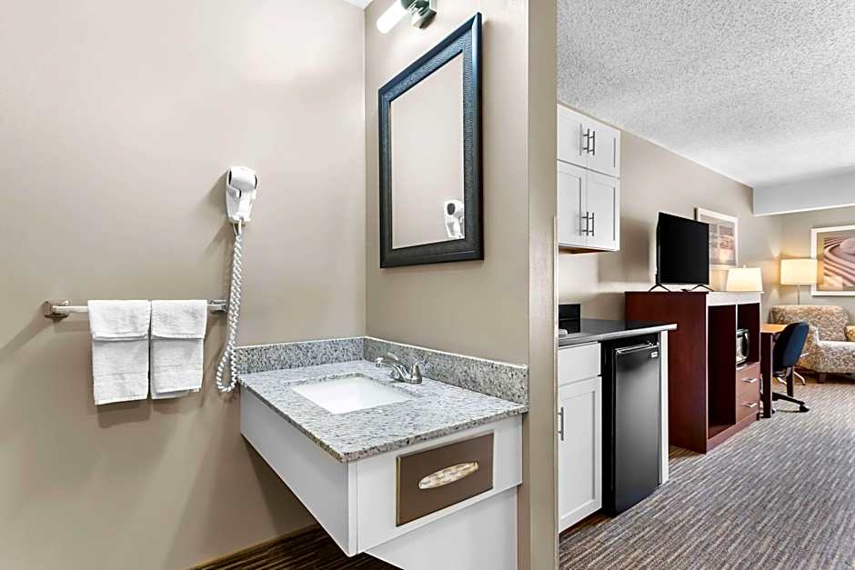 Photo 1 of 4 of 2 Queen Beds Suite