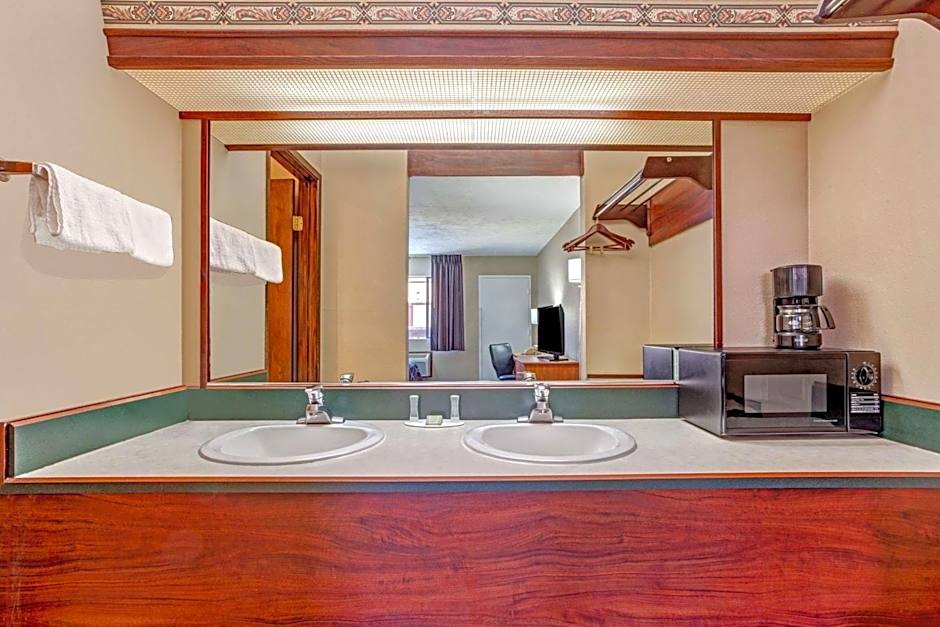 Super 8 by Wyndham Albany