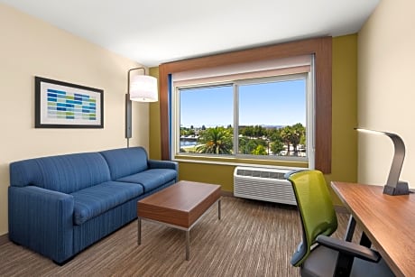 Queen Suite with Two Queen Beds Hearing Accessible - Non-Smoking