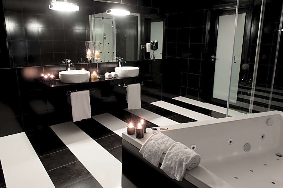 Vinyl M Hotel - Adults Only