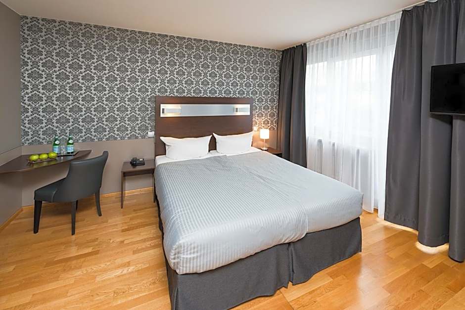 Photo 1 of 4 of Double Room