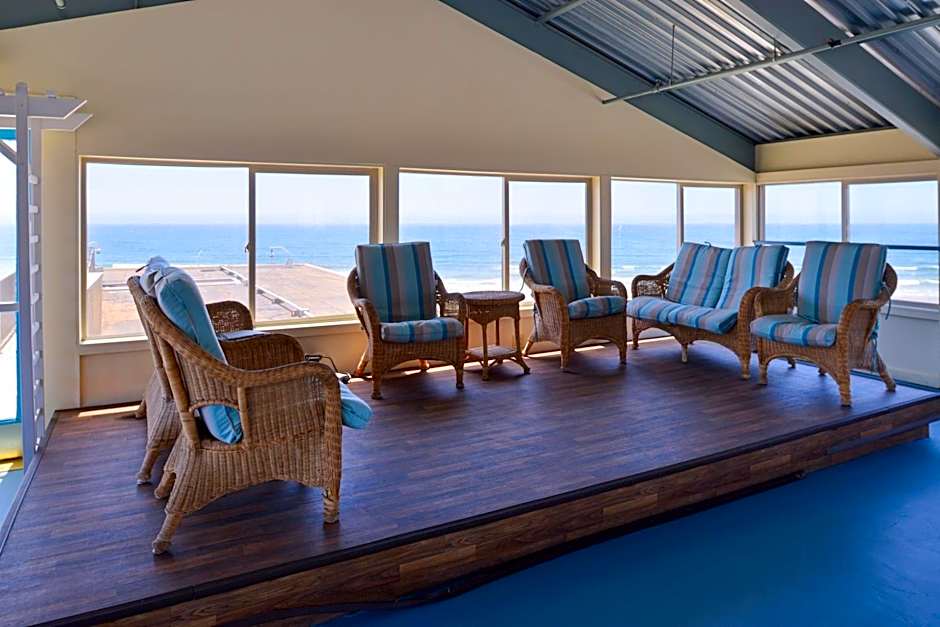 Edgewater Inn and Suites