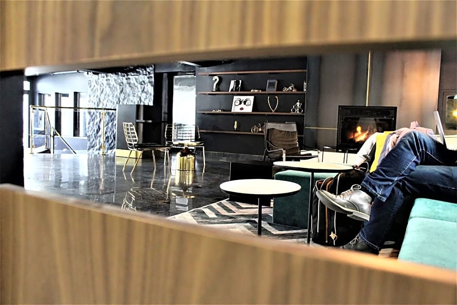 Empire Suites