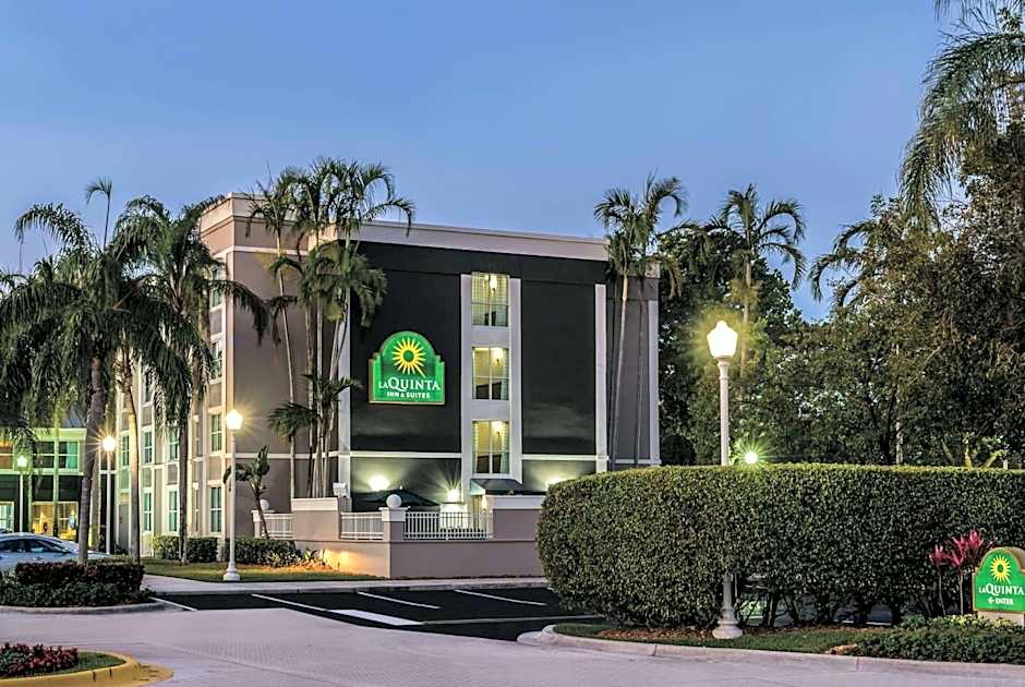 La Quinta Inn & Suites by Wyndham Plantation At Southwest 6th Street
