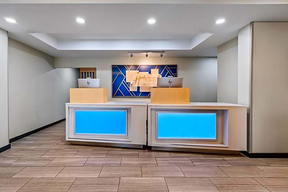 Holiday Inn Express Hotel and Suites Ada By IHG