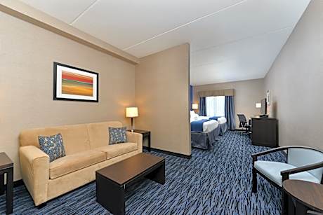 2 Queen Beds Suite