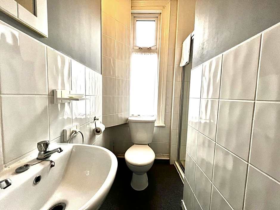 Central Cove Guesthouse