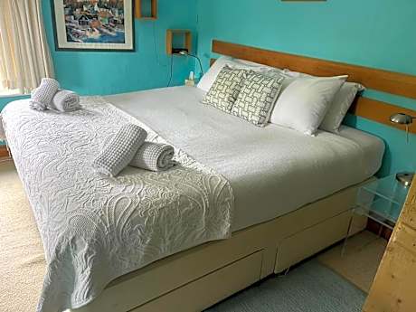 Twin Room with Private Bathroom