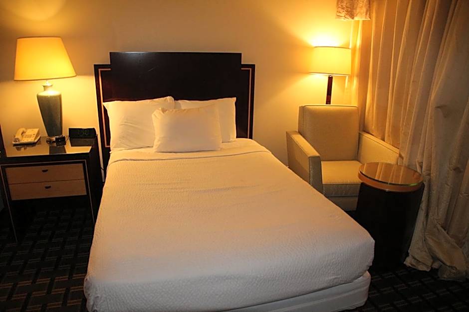 Bedford Plaza Hotel